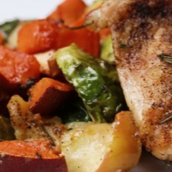Préparation délicieuse de poulet et de légumes